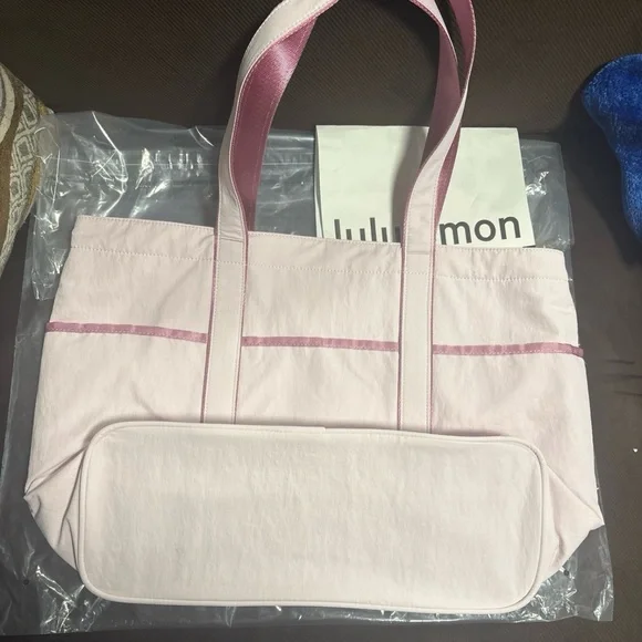 Lululemon blissful Pink Tote Bag - Picture 5 of 6